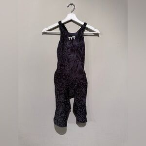 TYR Women’s Avictor Cutout Back Swimsuit Sz 32